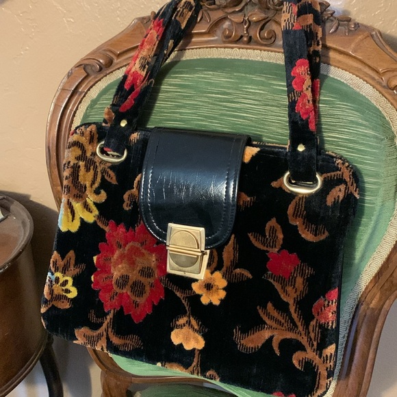 1950’s Vintage Floral Velvet Bag. - Picture 2 of 6